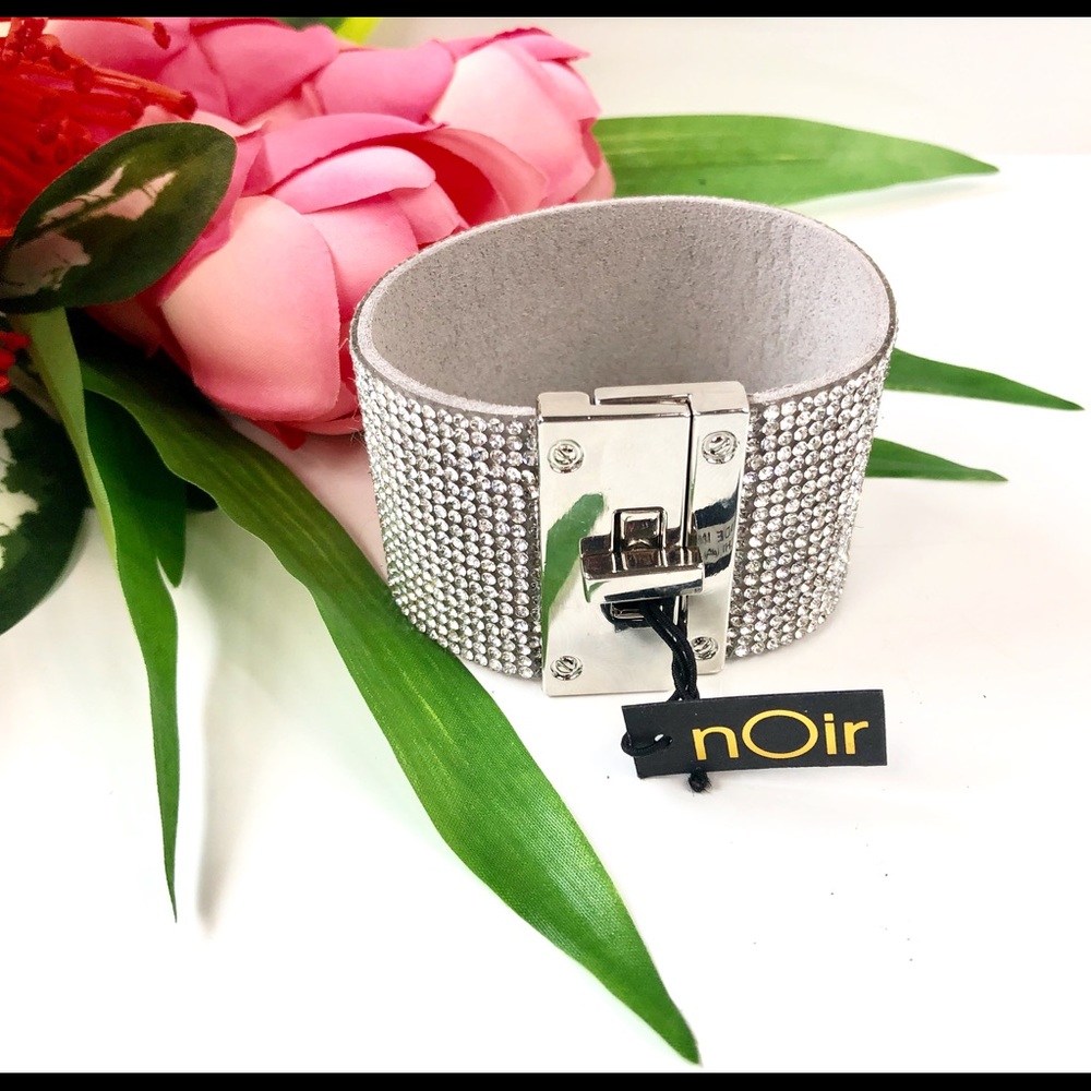 Gorgeous Glittery Silver Noir Bracelet